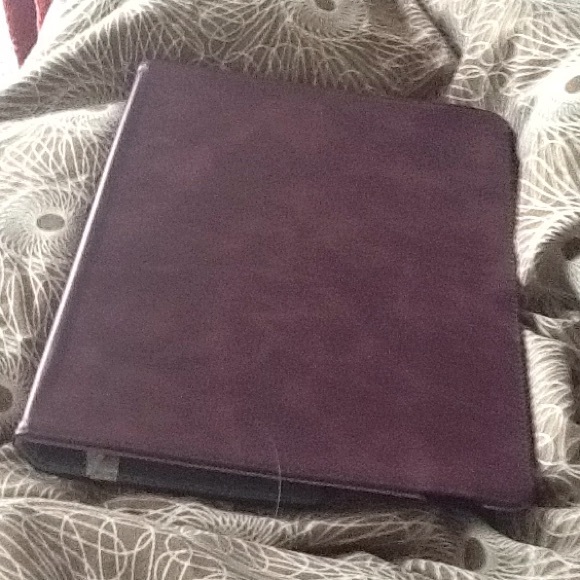 Leather iPad case for 9.7-inch iPad - Picture 3 of 3